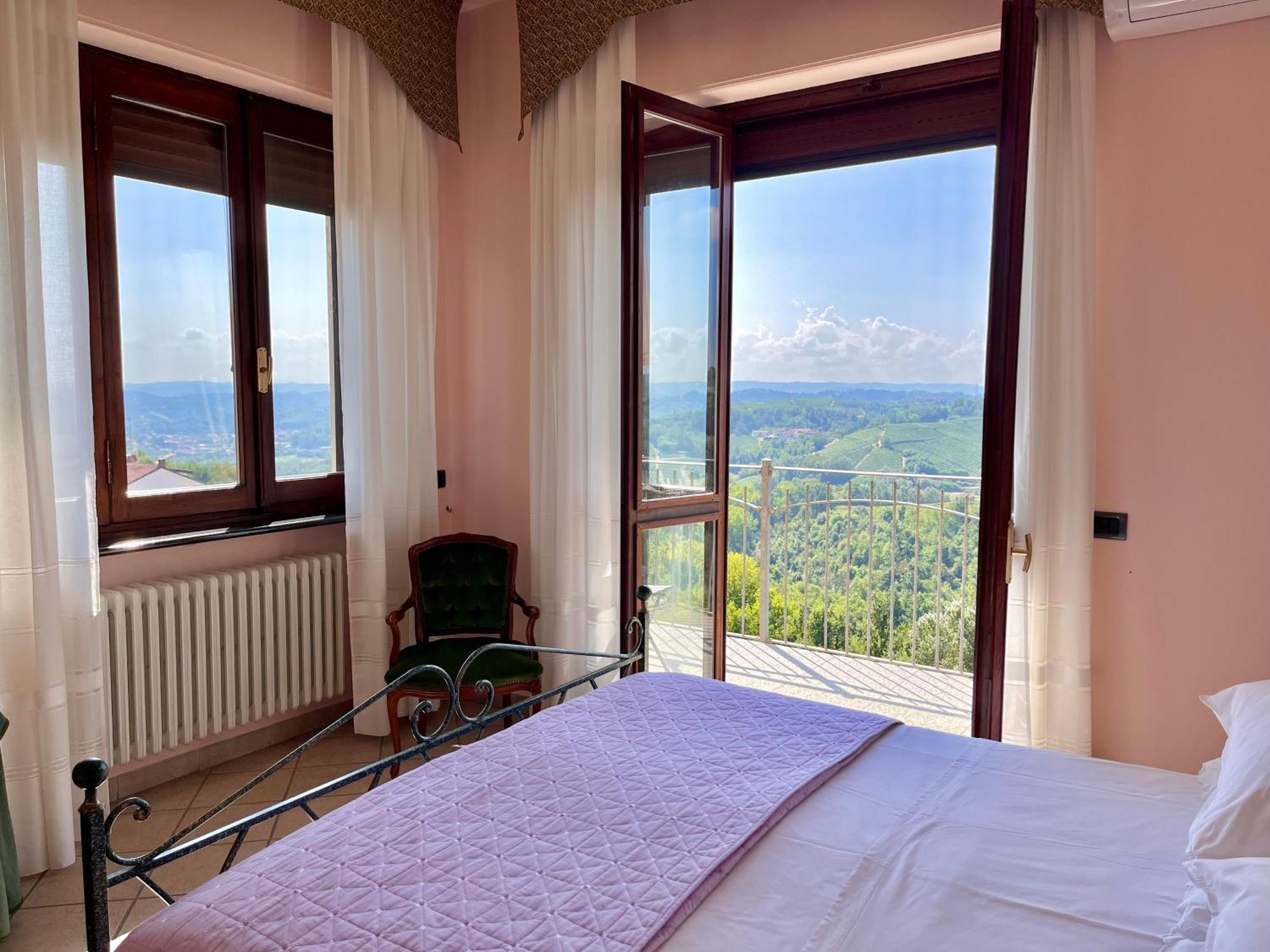 Belvedere Bike Hotel Montà Exteriör bild